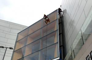 rope-access-window-cleaning-Prorax
